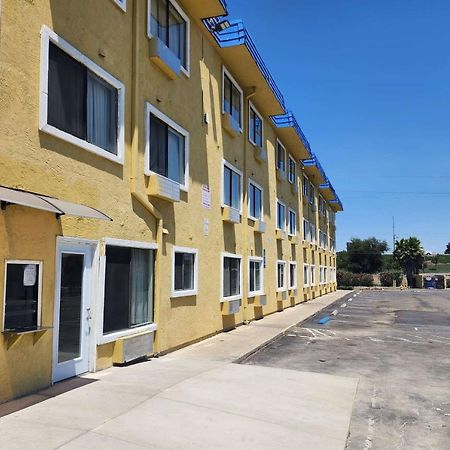 Travelodge By Wyndham סטוקטון מראה חיצוני תמונה