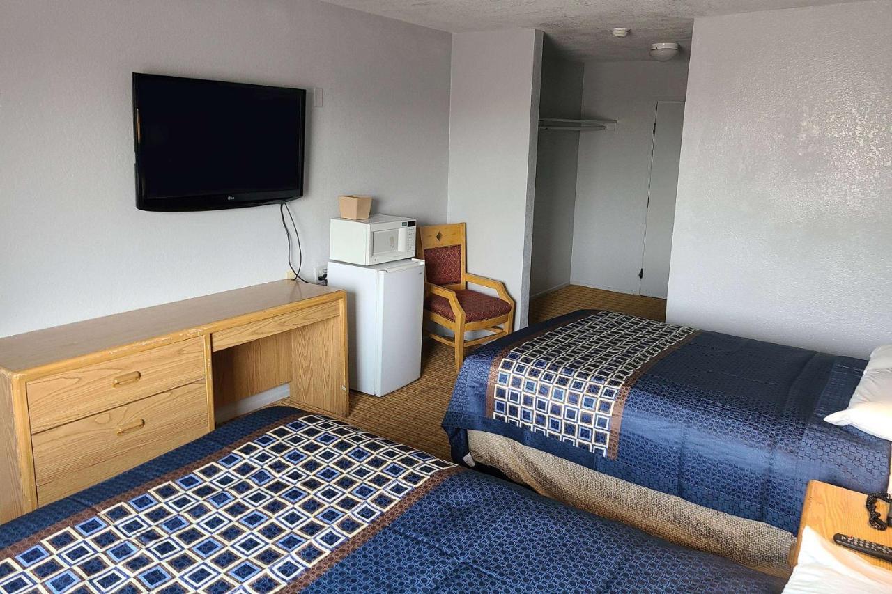 Travelodge By Wyndham סטוקטון מראה חיצוני תמונה