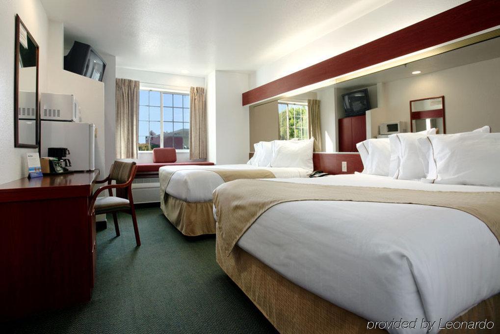 Travelodge By Wyndham סטוקטון מראה חיצוני תמונה