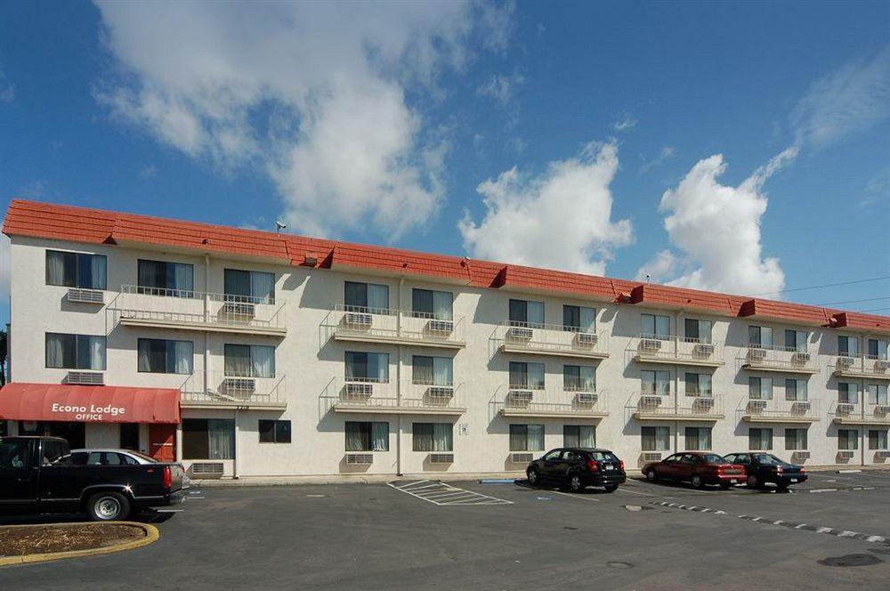 Travelodge By Wyndham סטוקטון מראה חיצוני תמונה